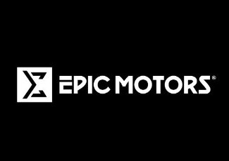 Veículo no elevador para manutenção na oficina Epic Motors